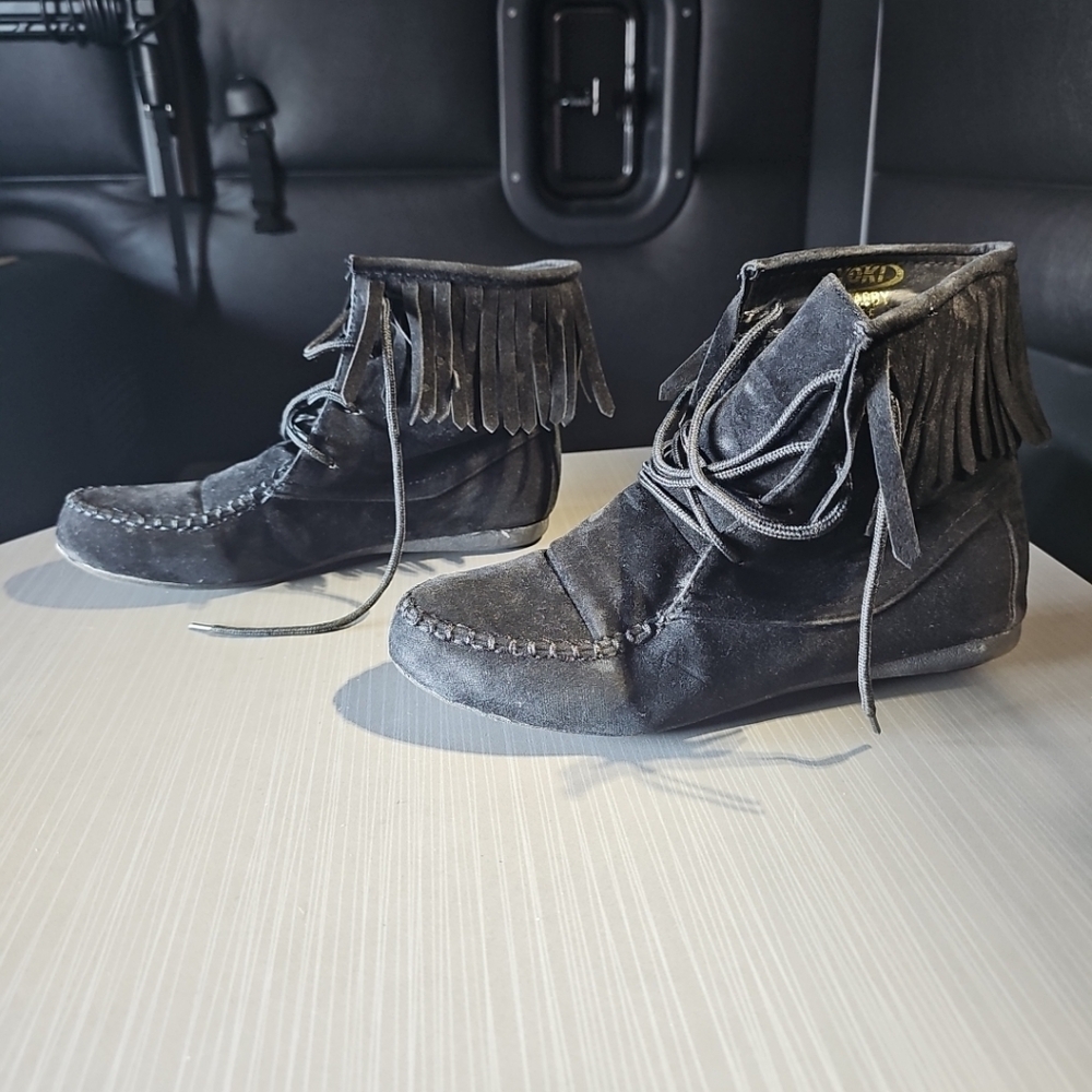 YOKI Gabby Fringe Ankle Boots 7.5 Black‎ Faux Suede Booties Lace-up PreOwned